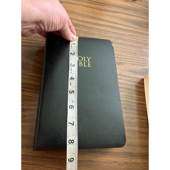 New International Version black leather-look Holy Bible - Picture 7 of 7